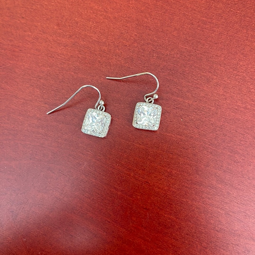 5/$15✨ CZ earrings